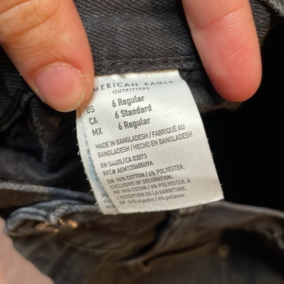 American Eagle Black Distressed Mom Jean Size‎ 6 - Picture 6 of 8